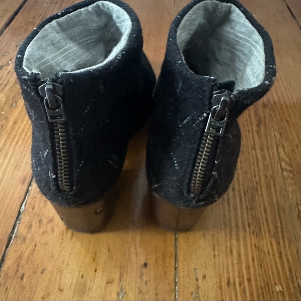 TOMS Zip Up Ankle Boot - Picture 6 of 7